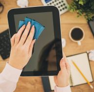 Appareils connectés : comment les nettoyer ? / iStock.com-fotostorm